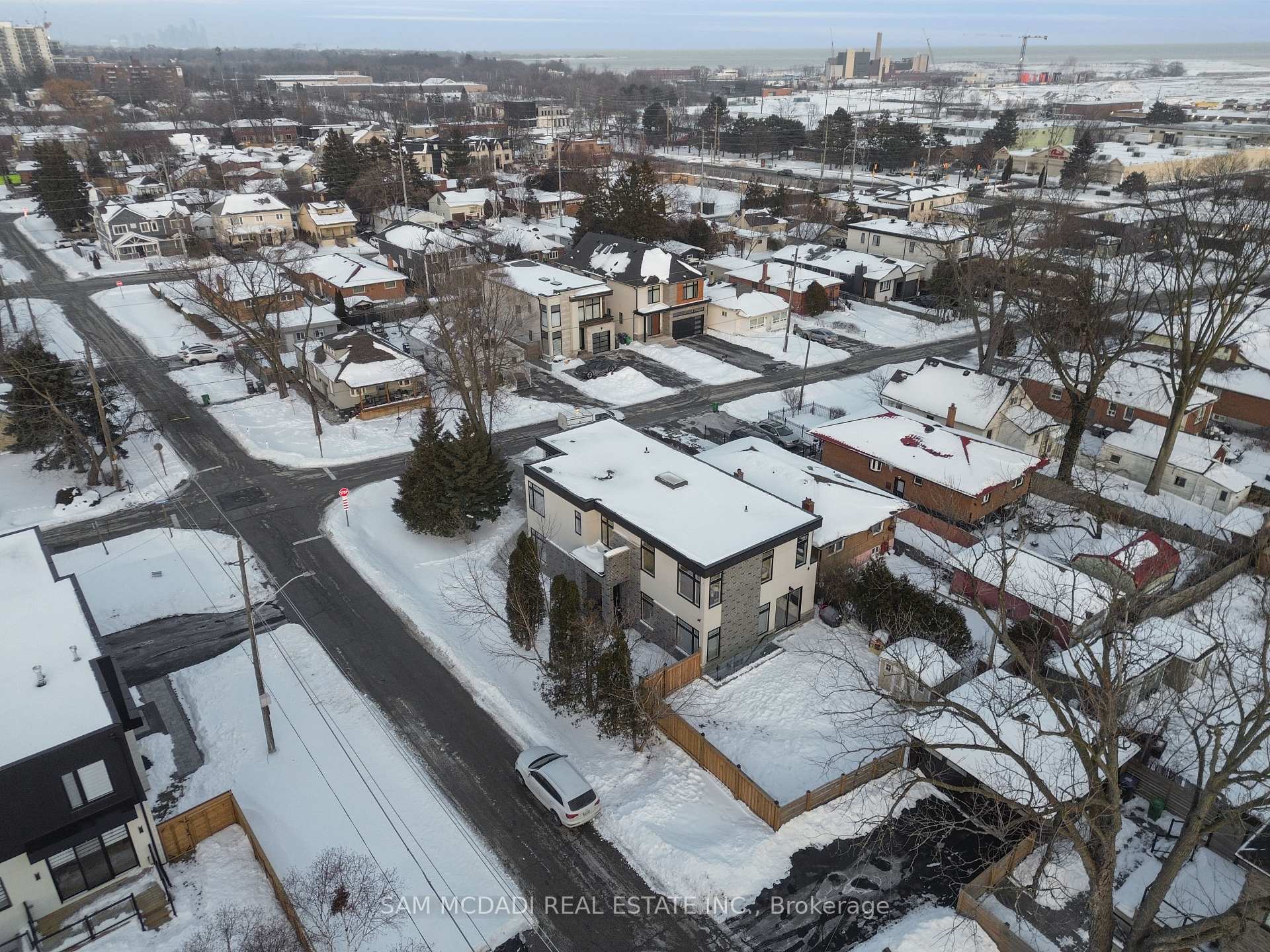 1050 Edgeleigh Avenue