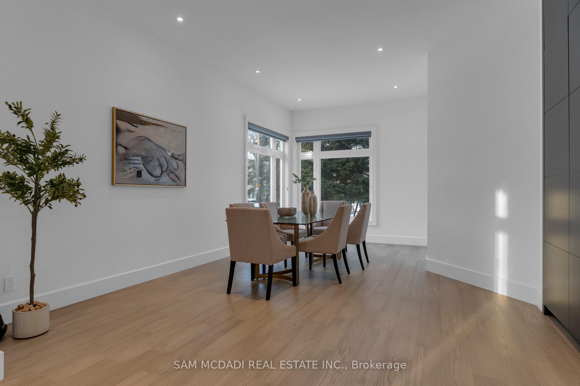 1050 Edgeleigh Avenue