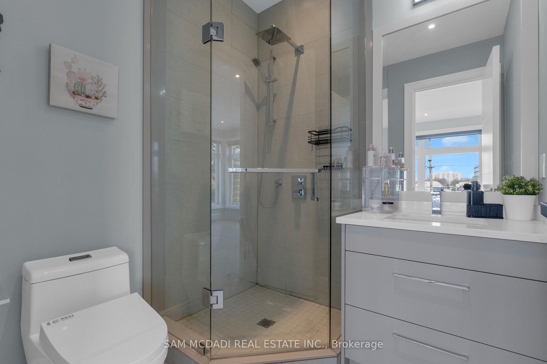 1050 Edgeleigh Avenue