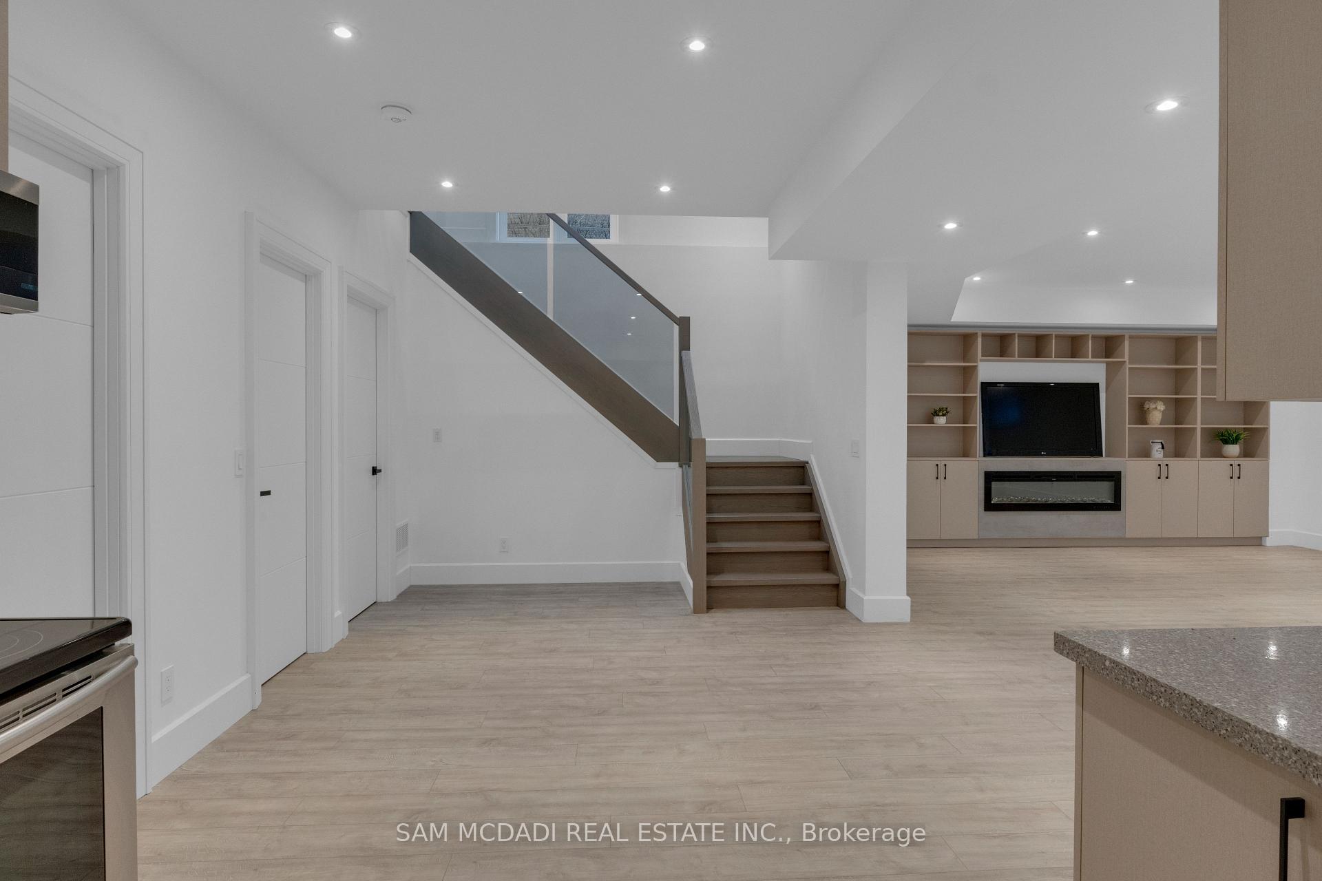 1050 Edgeleigh Avenue