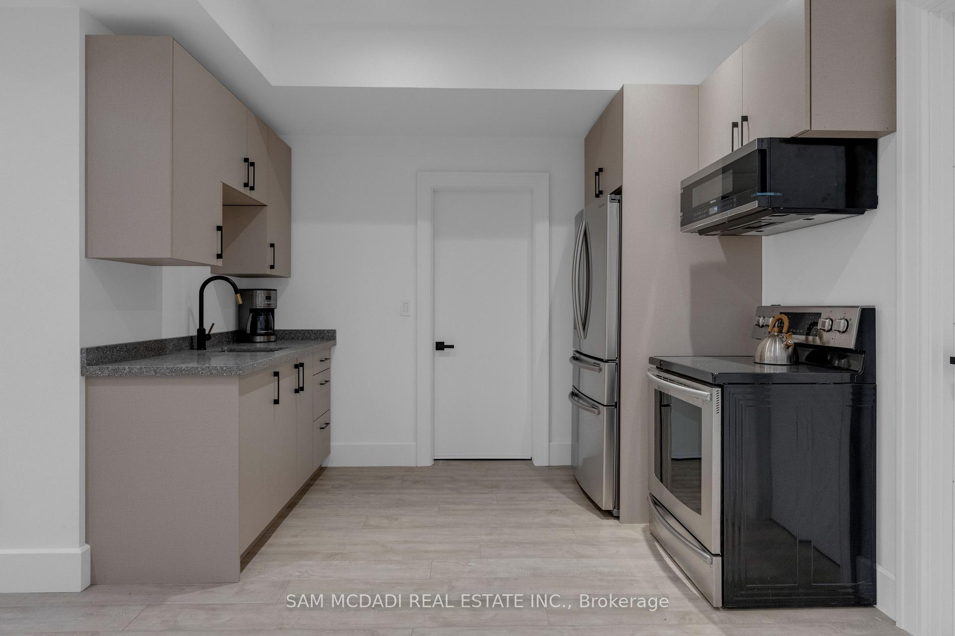 1050 Edgeleigh Avenue