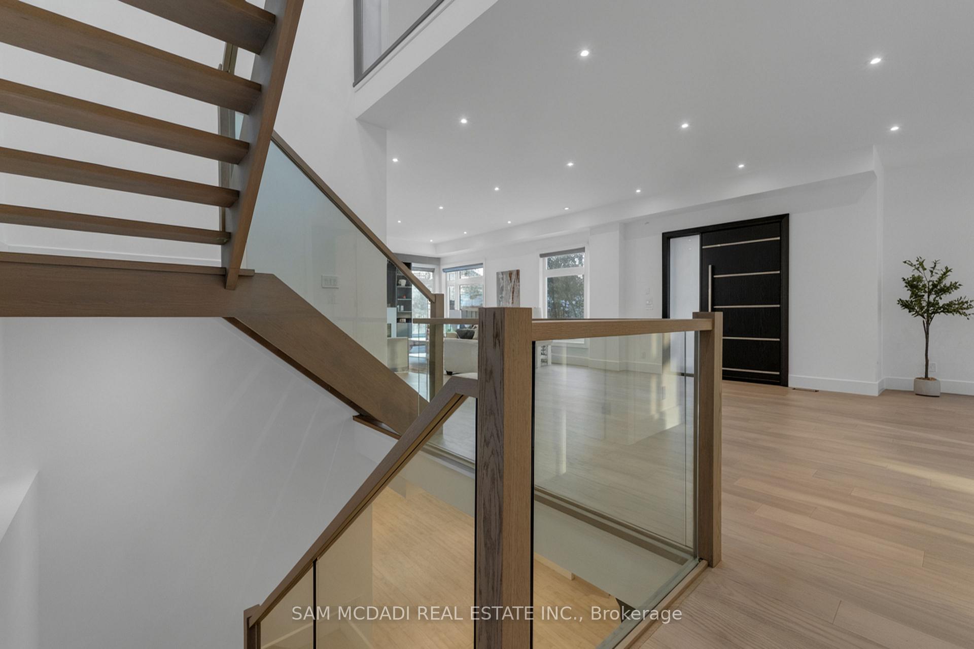 1050 Edgeleigh Avenue