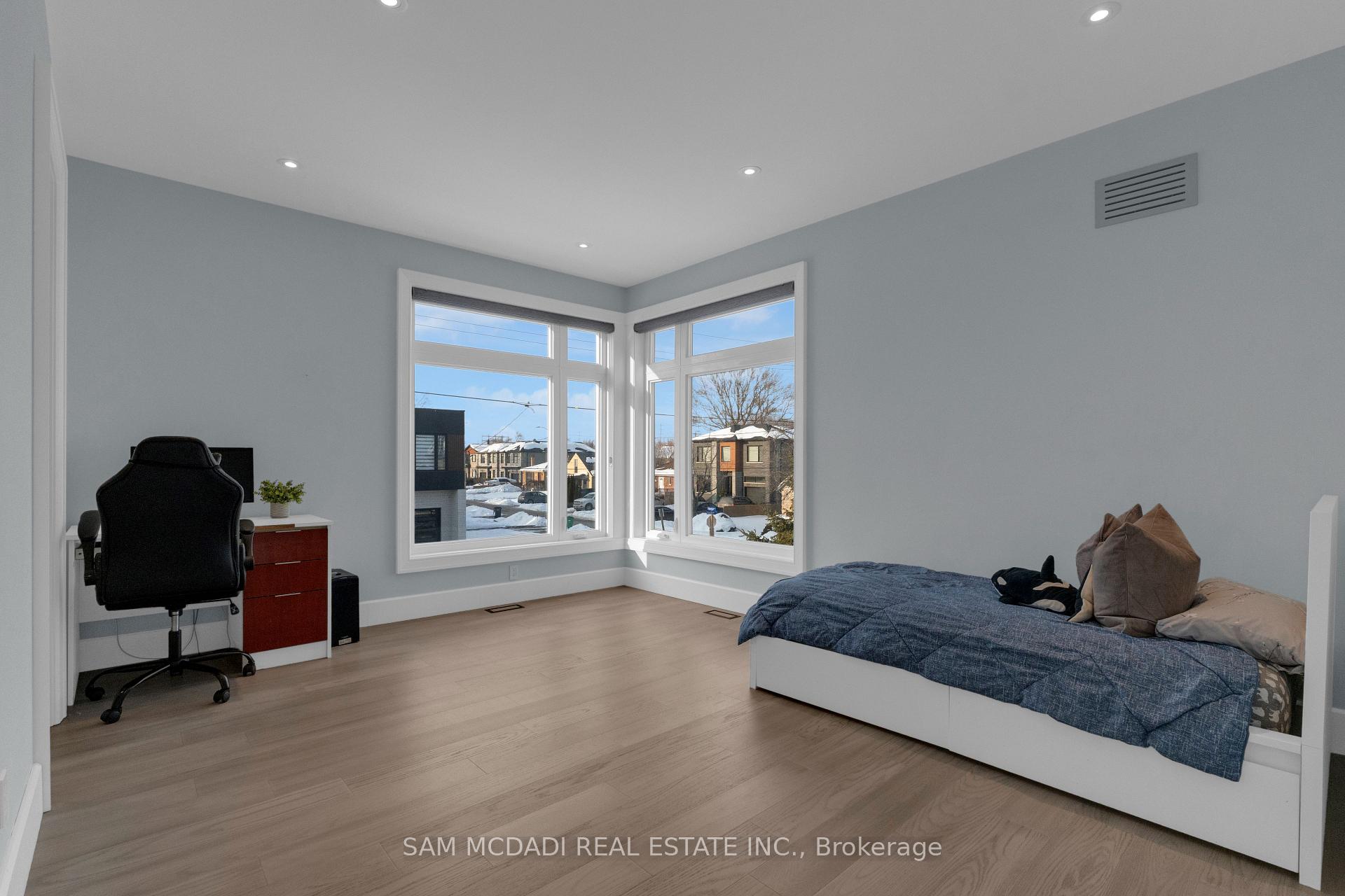 1050 Edgeleigh Avenue