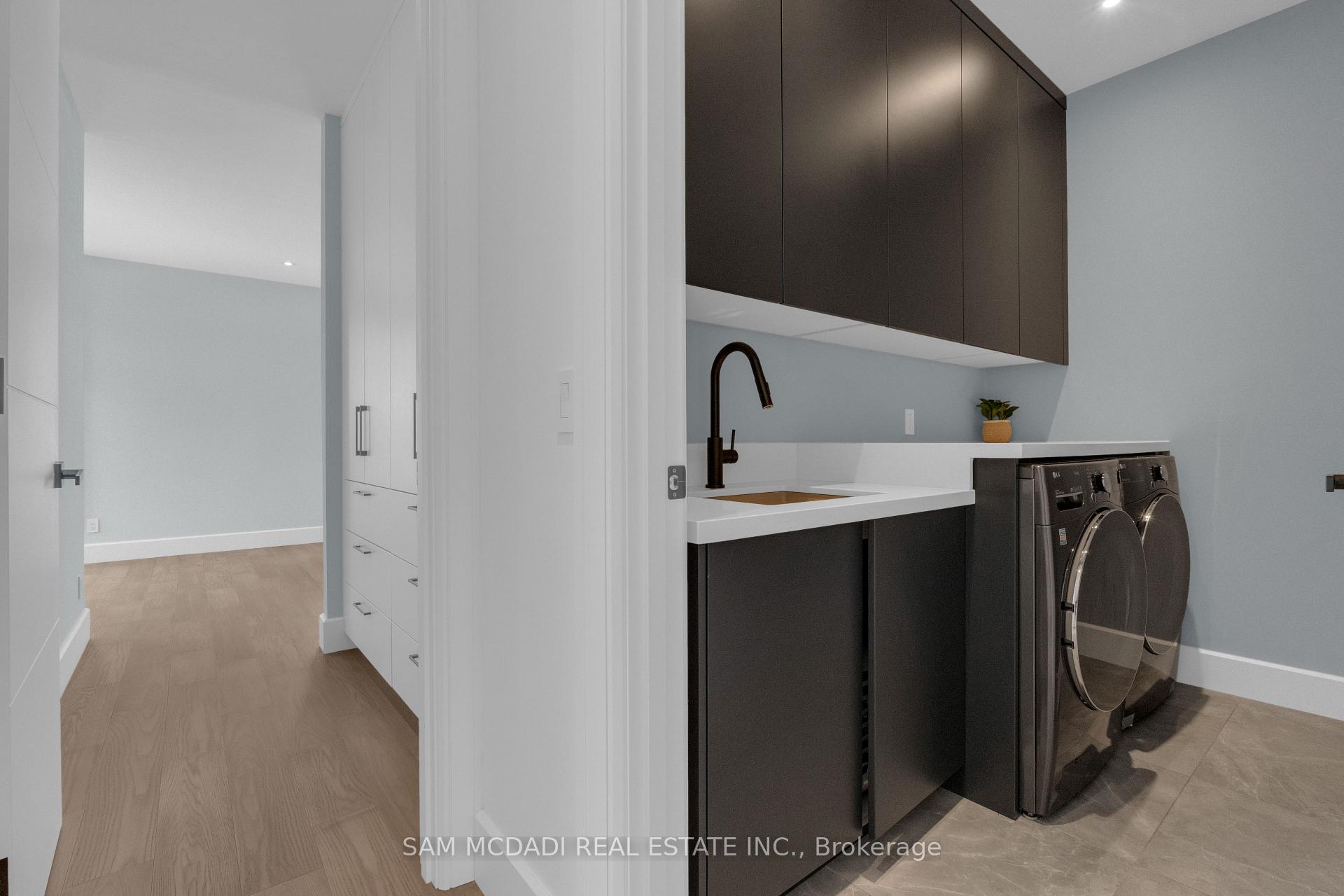 1050 Edgeleigh Avenue