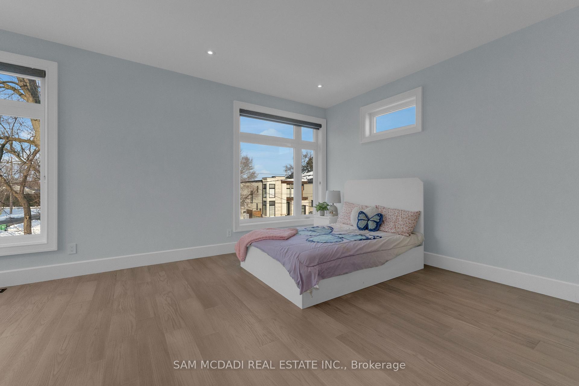 1050 Edgeleigh Avenue