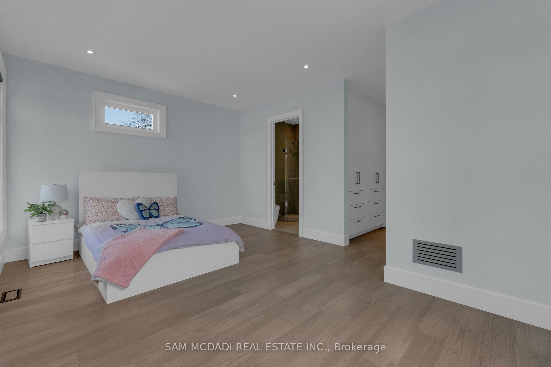 1050 Edgeleigh Avenue