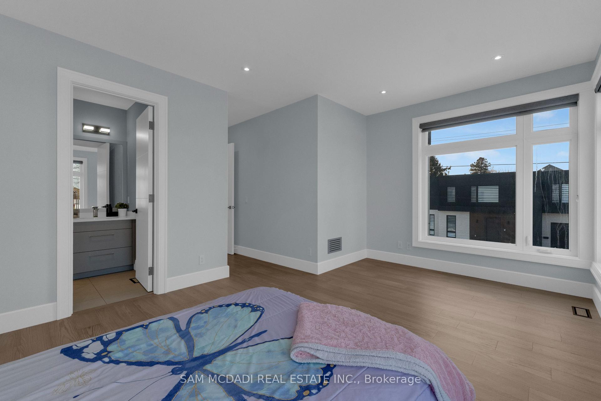 1050 Edgeleigh Avenue