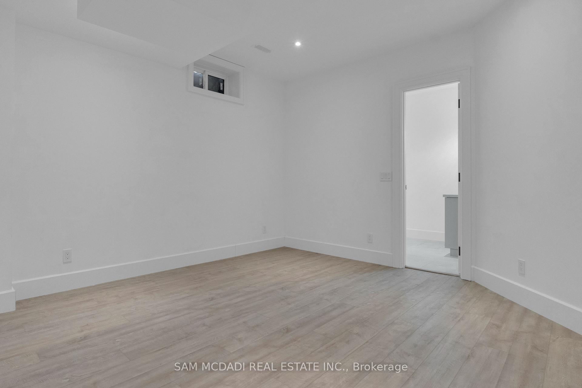 1050 Edgeleigh Avenue