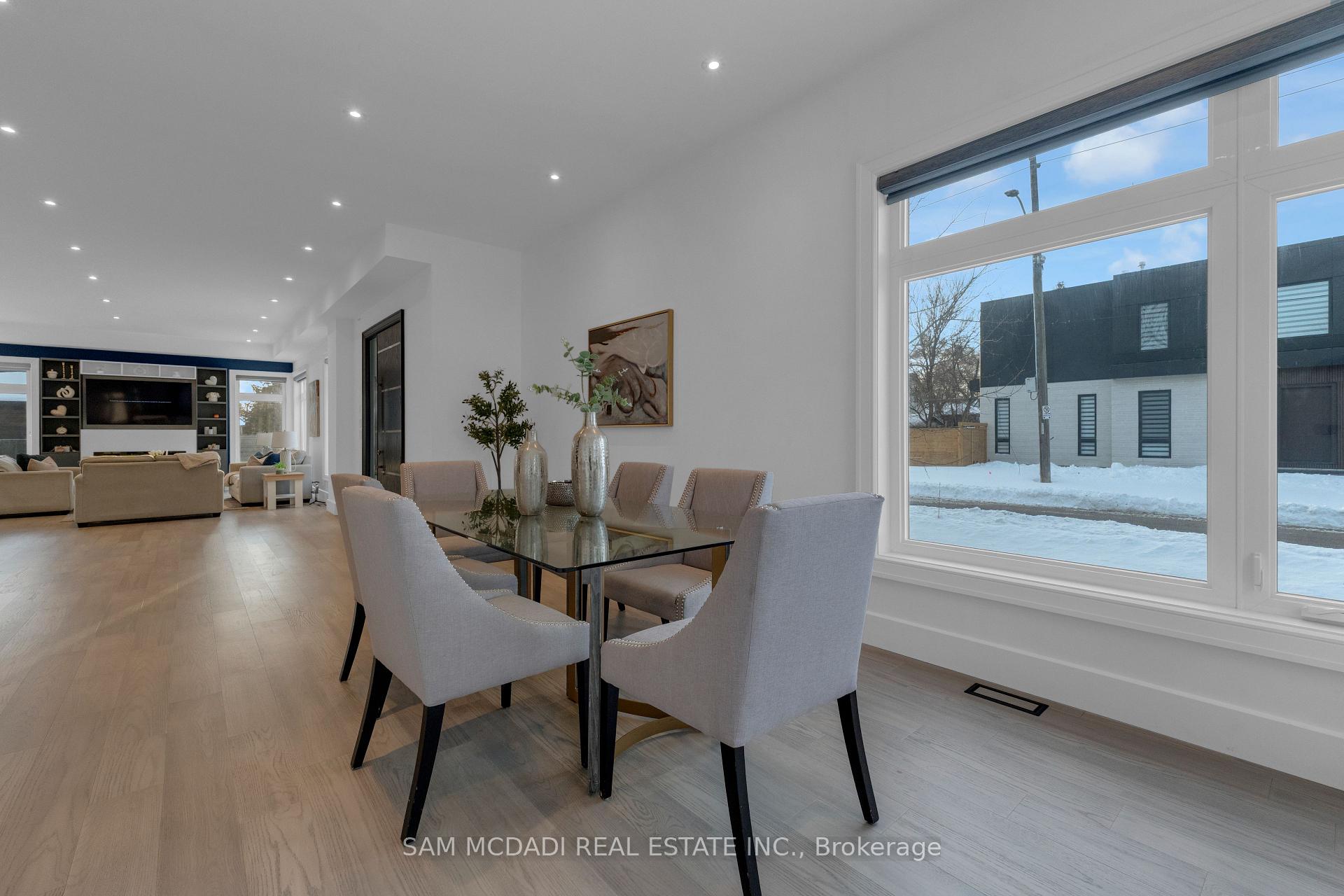 1050 Edgeleigh Avenue