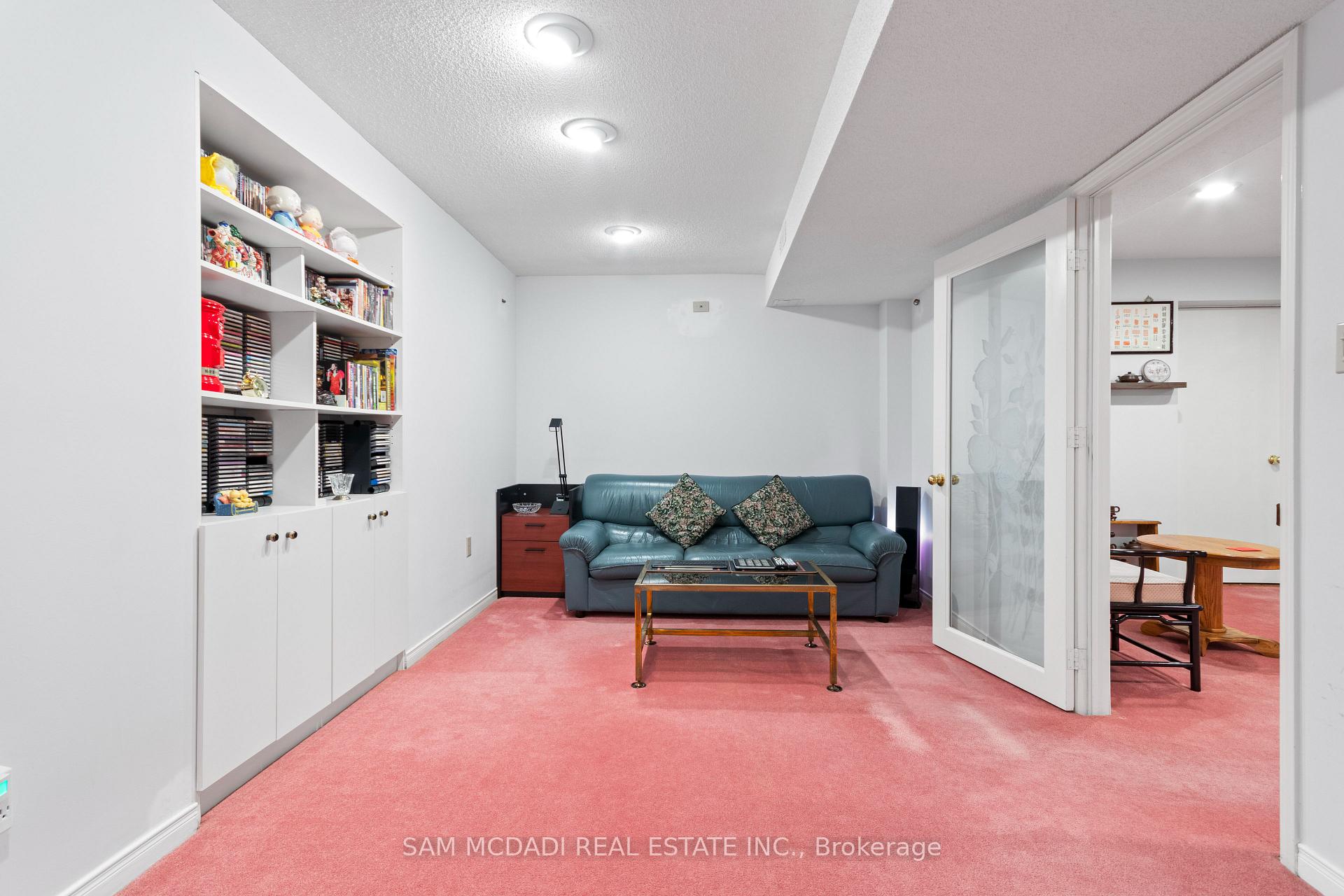 4461 Gladebrook Crescent