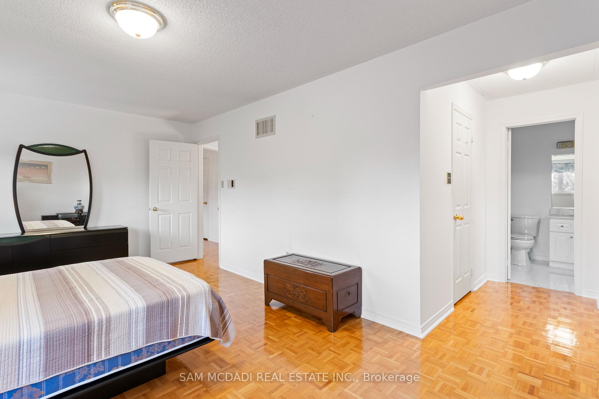 4461 Gladebrook Crescent