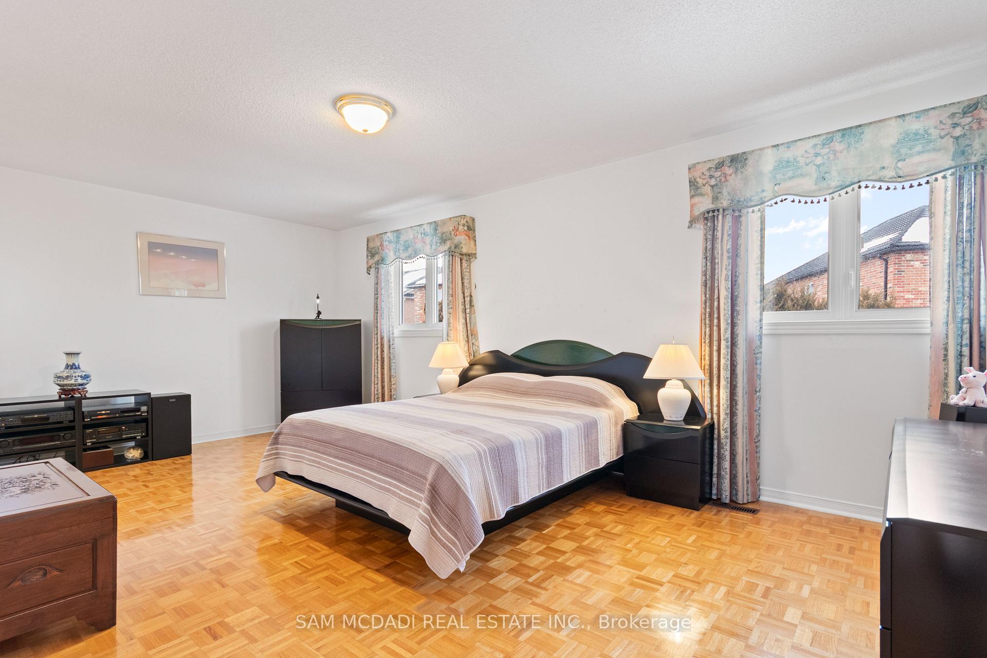 4461 Gladebrook Crescent