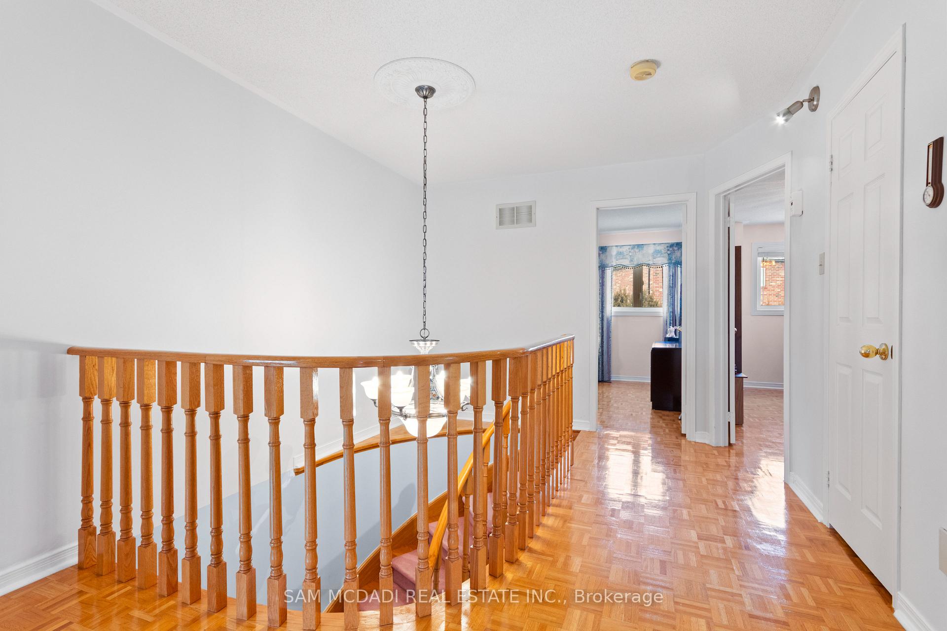 4461 Gladebrook Crescent