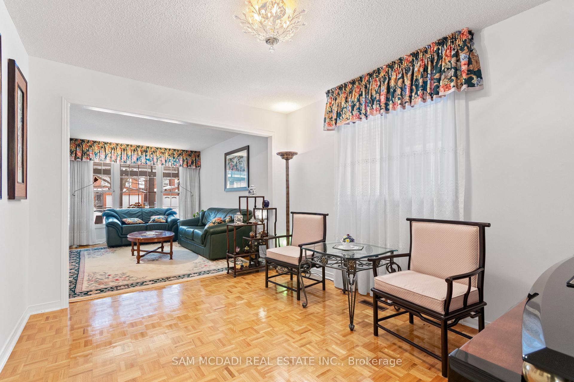 4461 Gladebrook Crescent