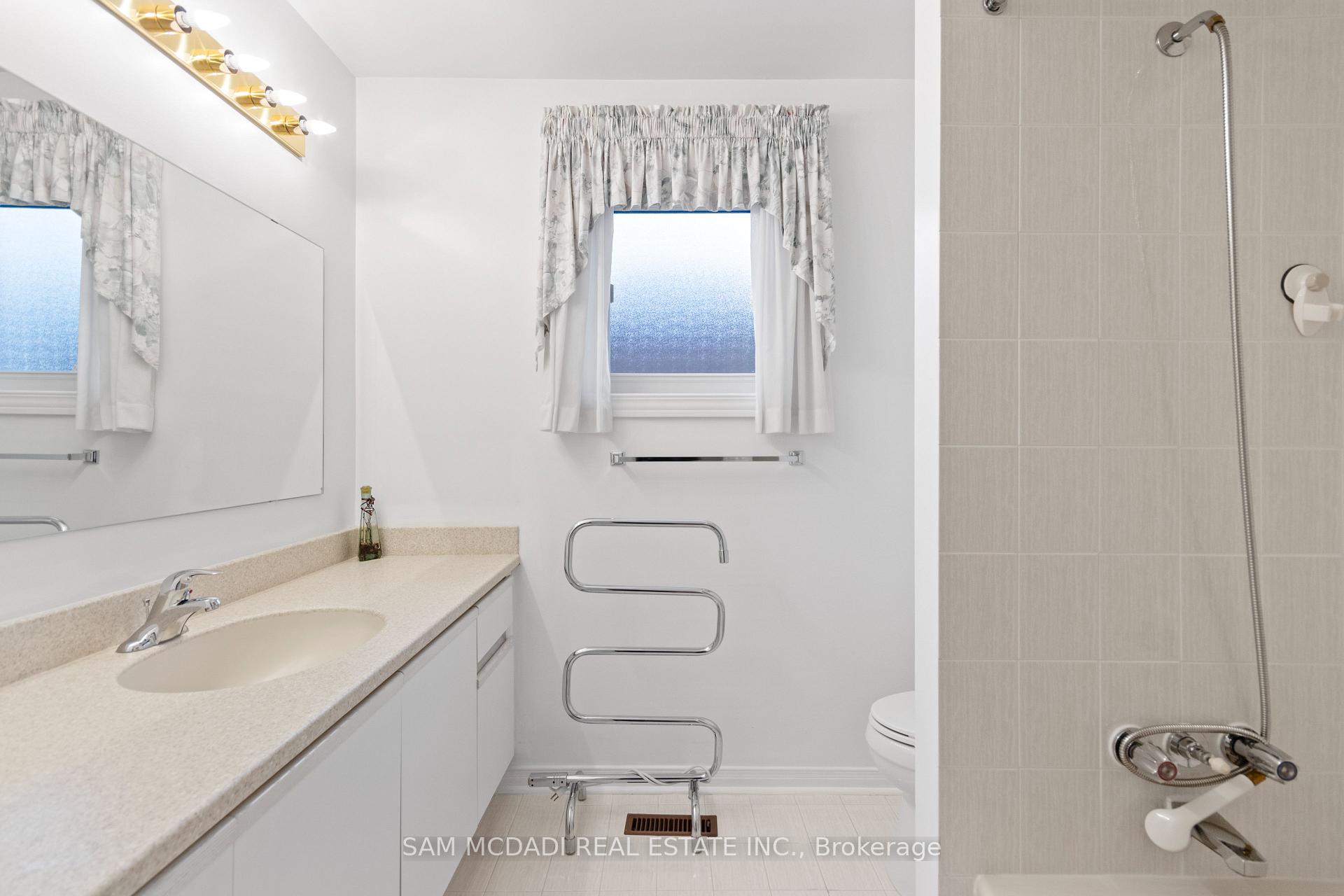 4461 Gladebrook Crescent