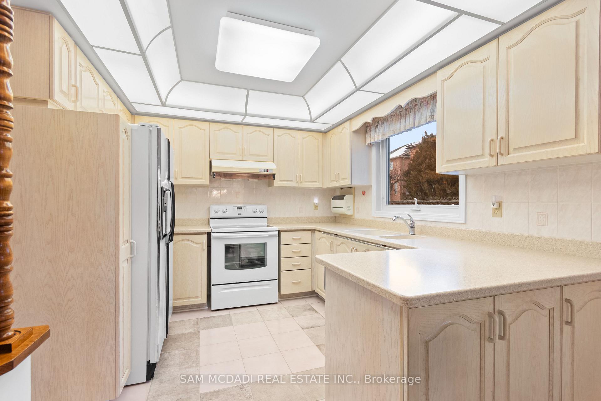 4461 Gladebrook Crescent