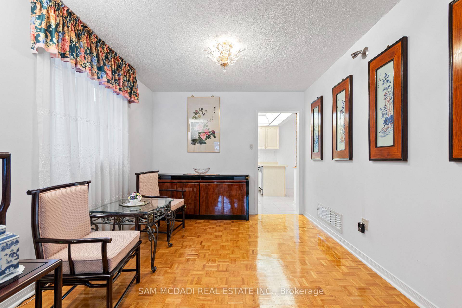 4461 Gladebrook Crescent