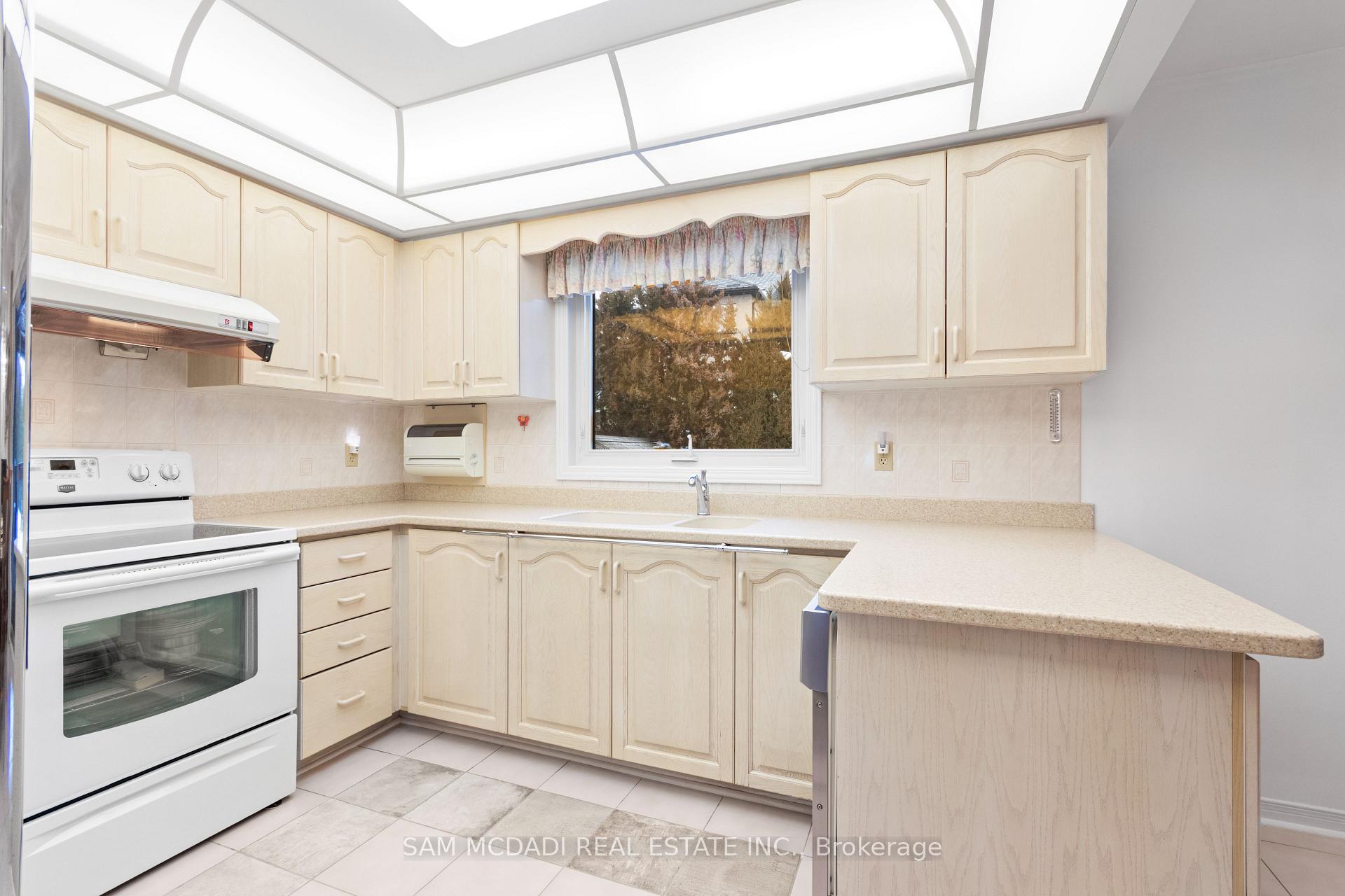 4461 Gladebrook Crescent