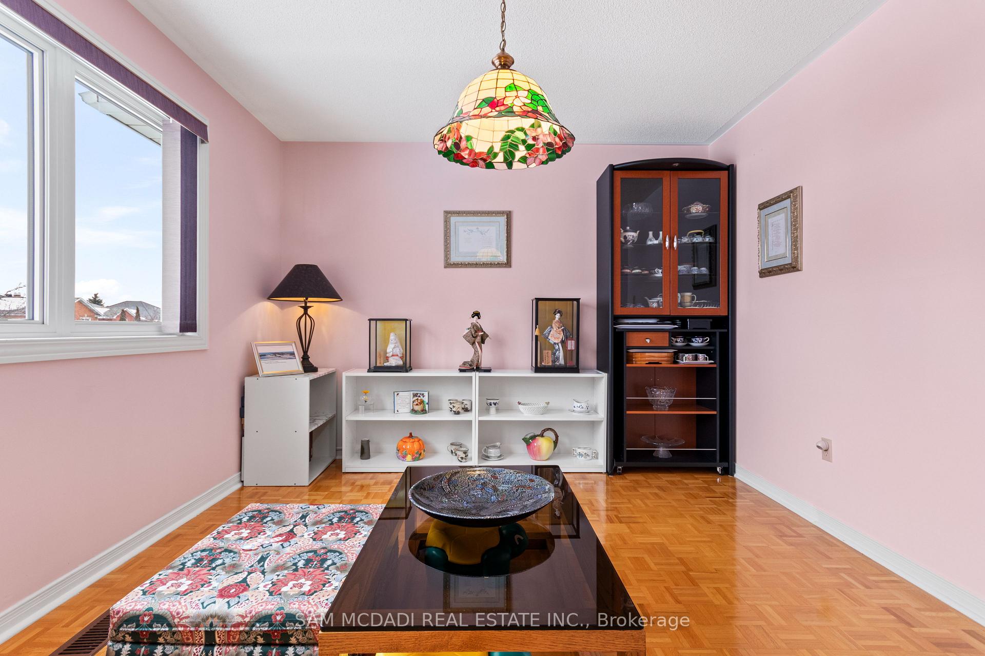 4461 Gladebrook Crescent