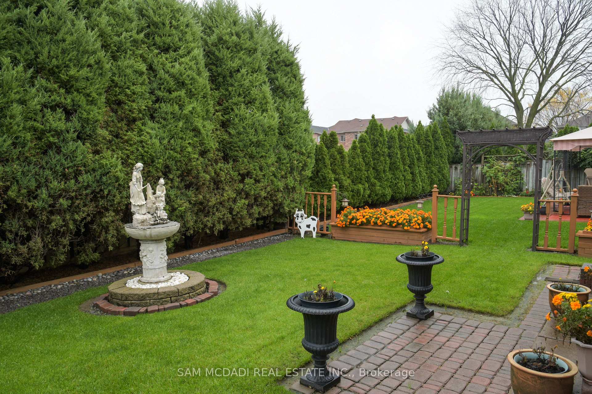 4461 Gladebrook Crescent