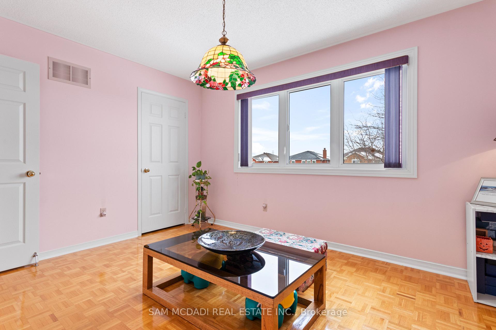 4461 Gladebrook Crescent