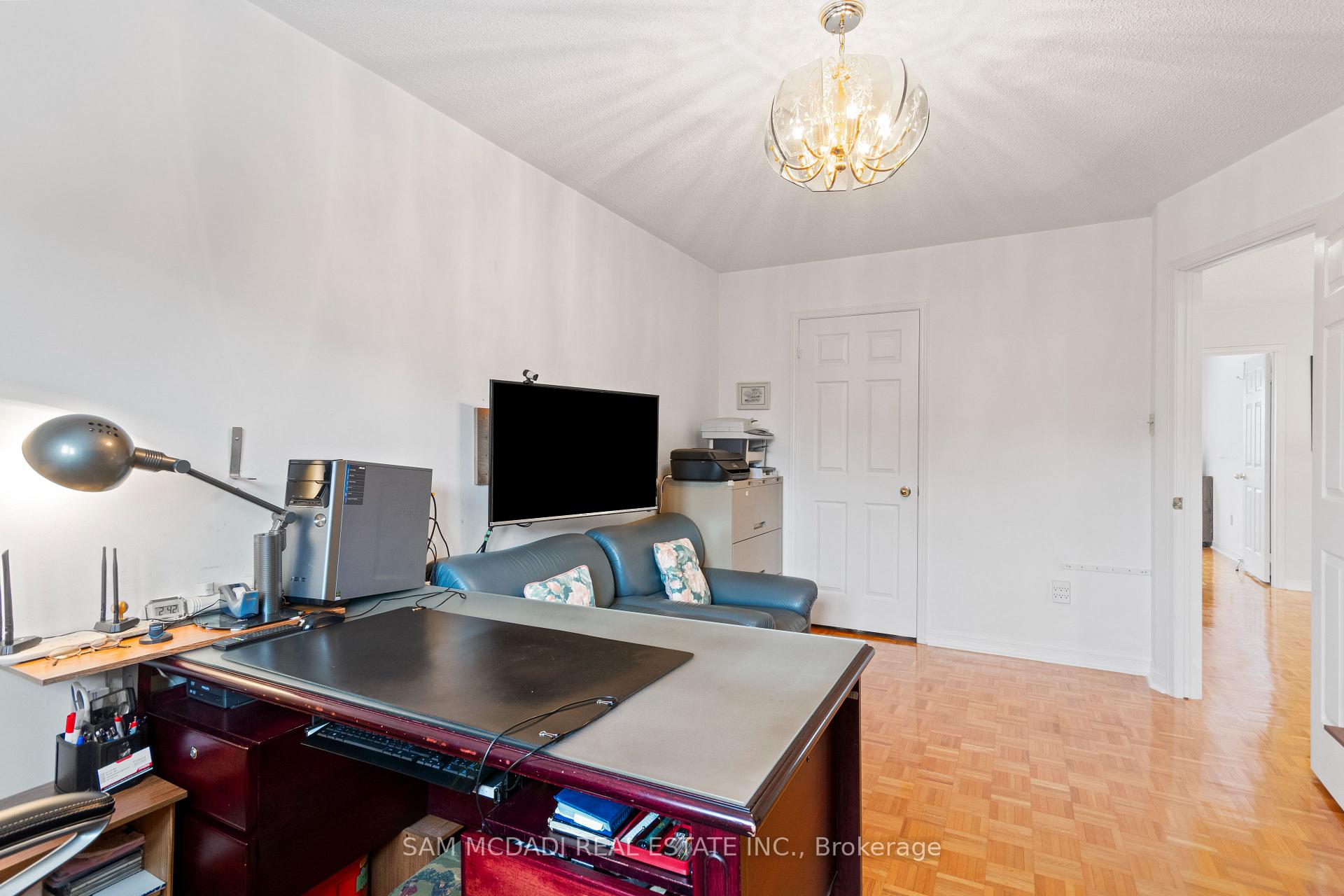 4461 Gladebrook Crescent