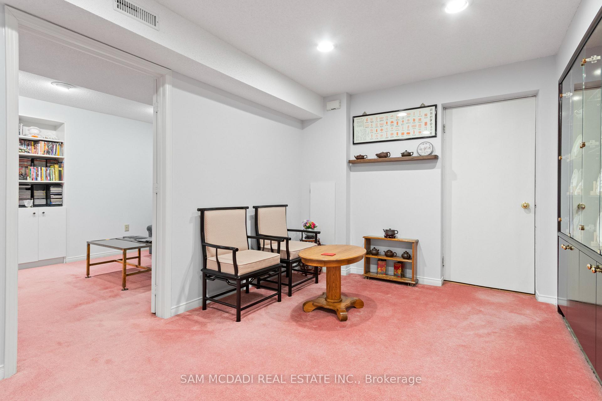 4461 Gladebrook Crescent