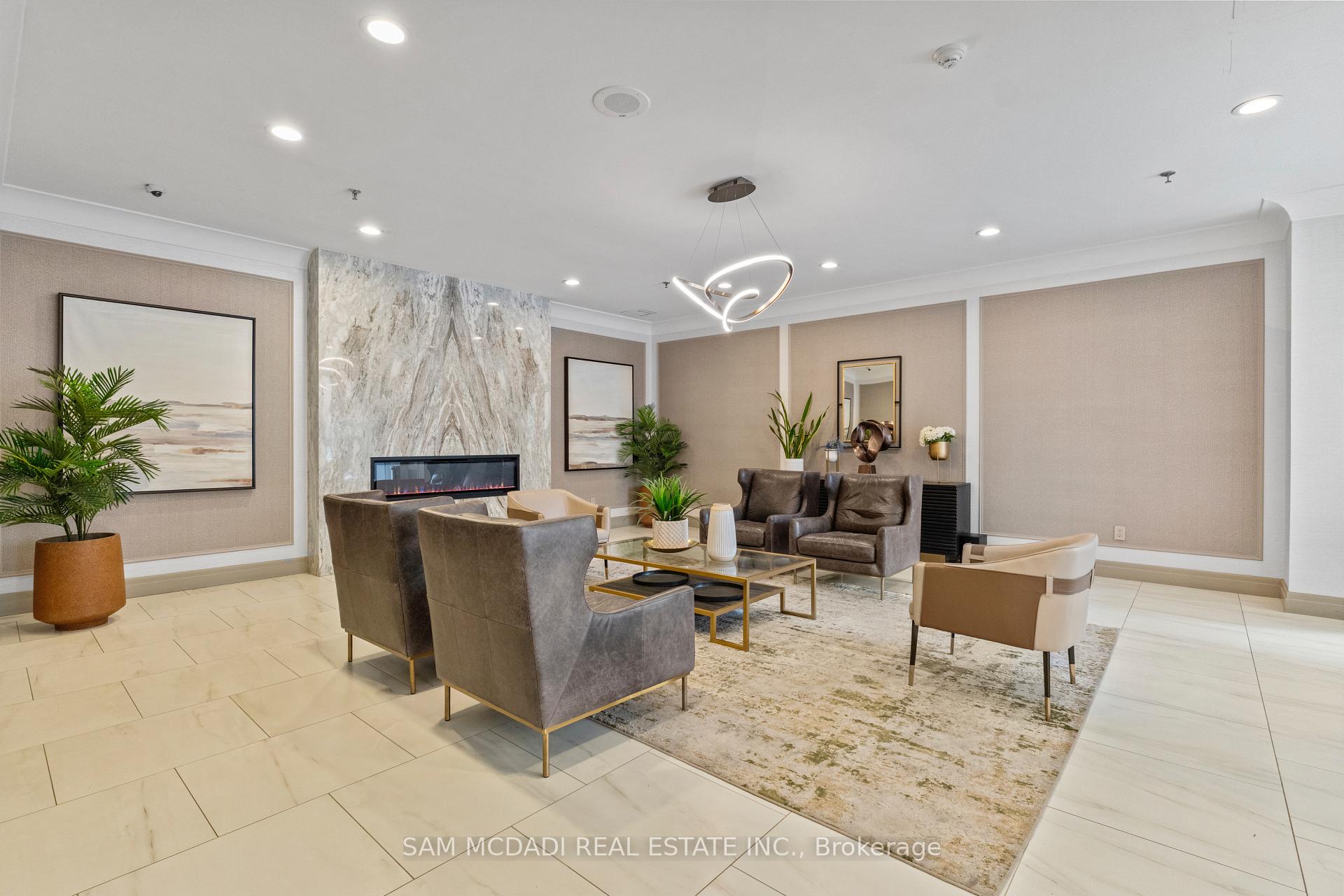 75 King Street E 1105