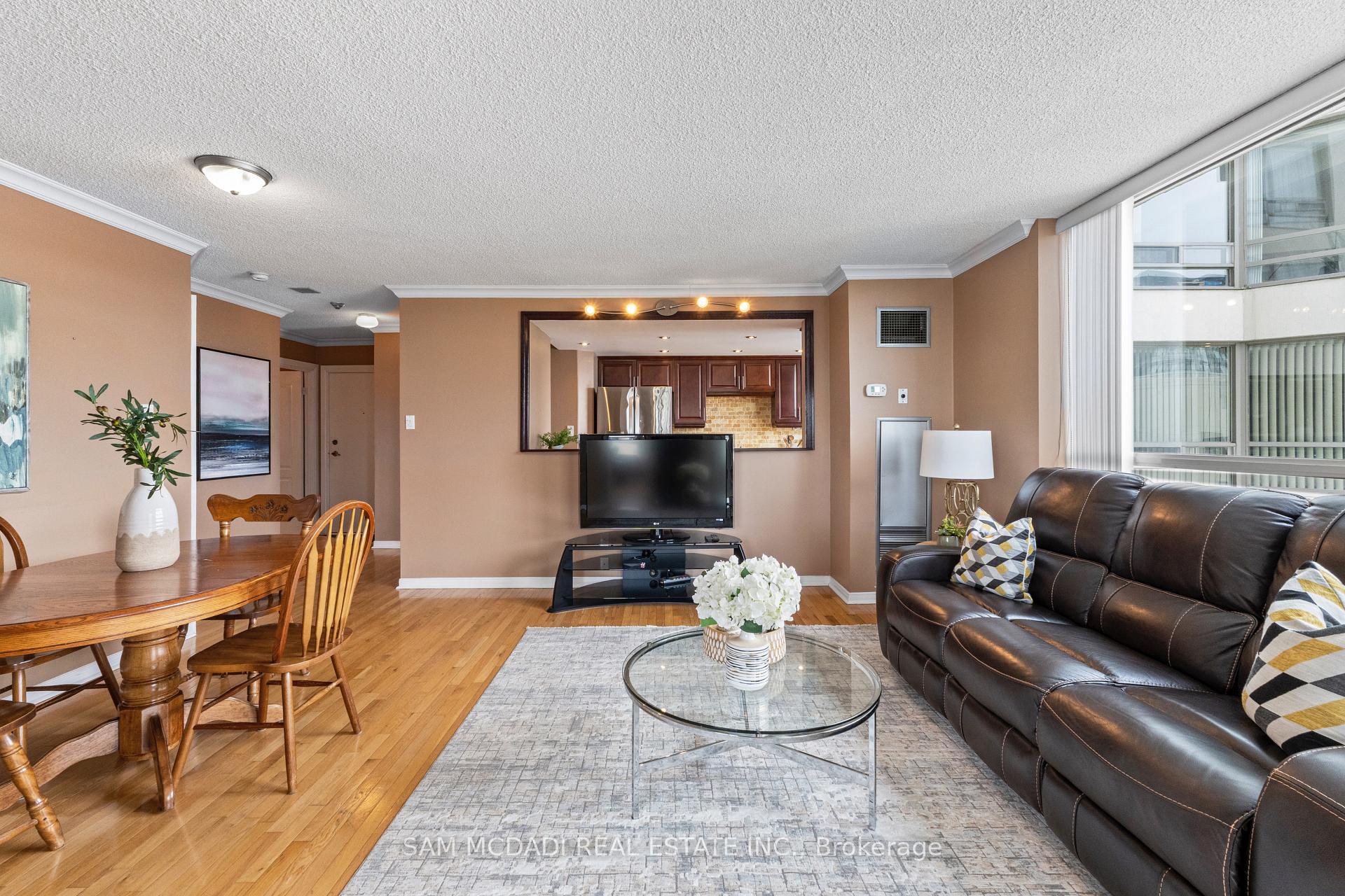 75 King Street E 1105