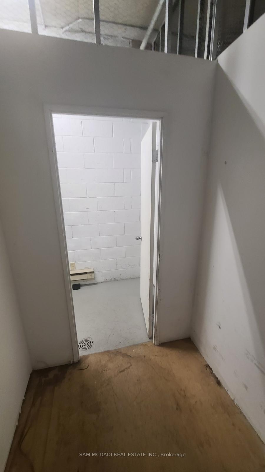 75 King Street E 1105