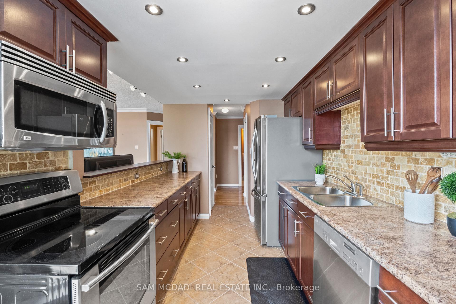 75 King Street E 1105