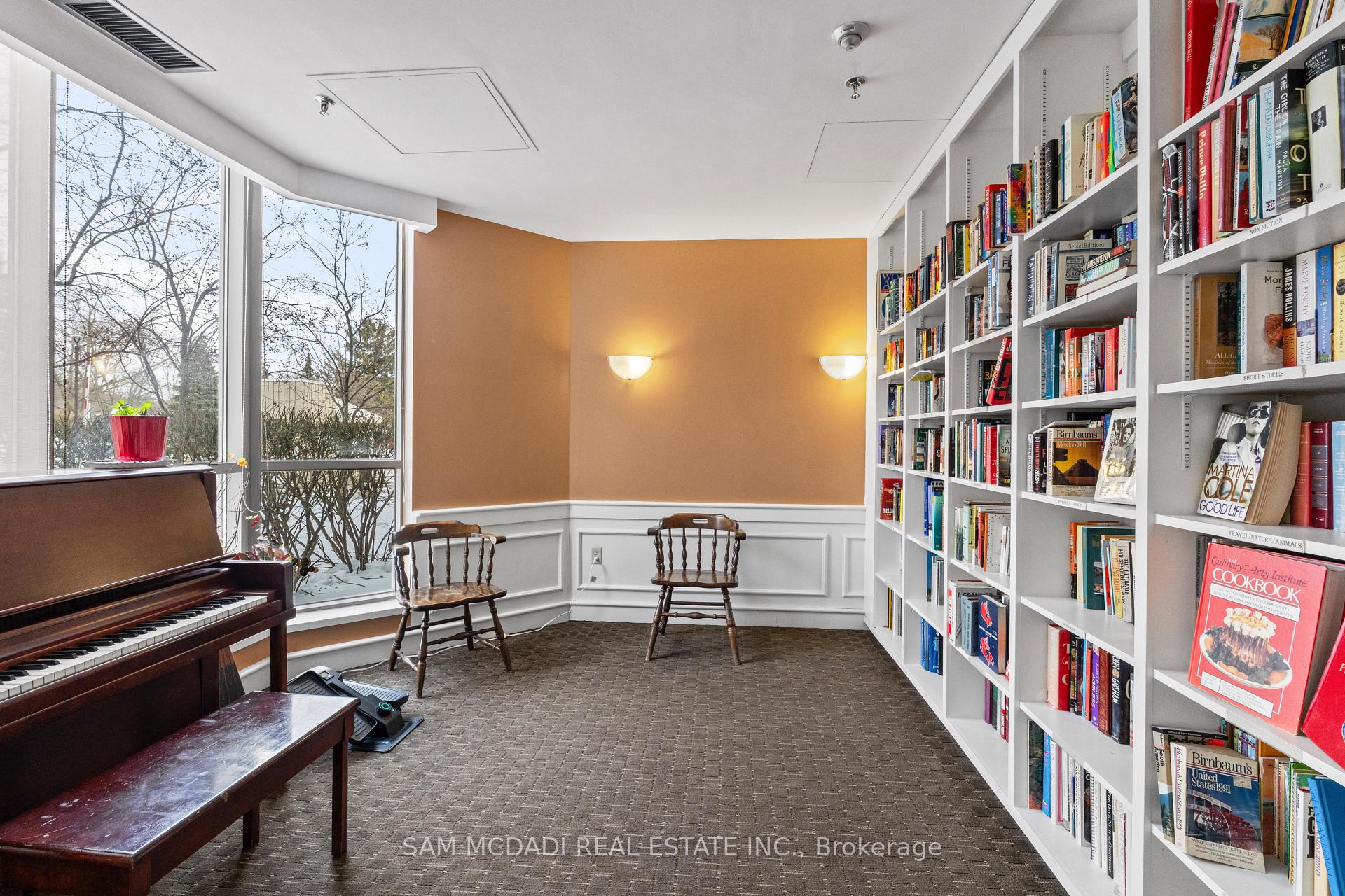 75 King Street E 1105