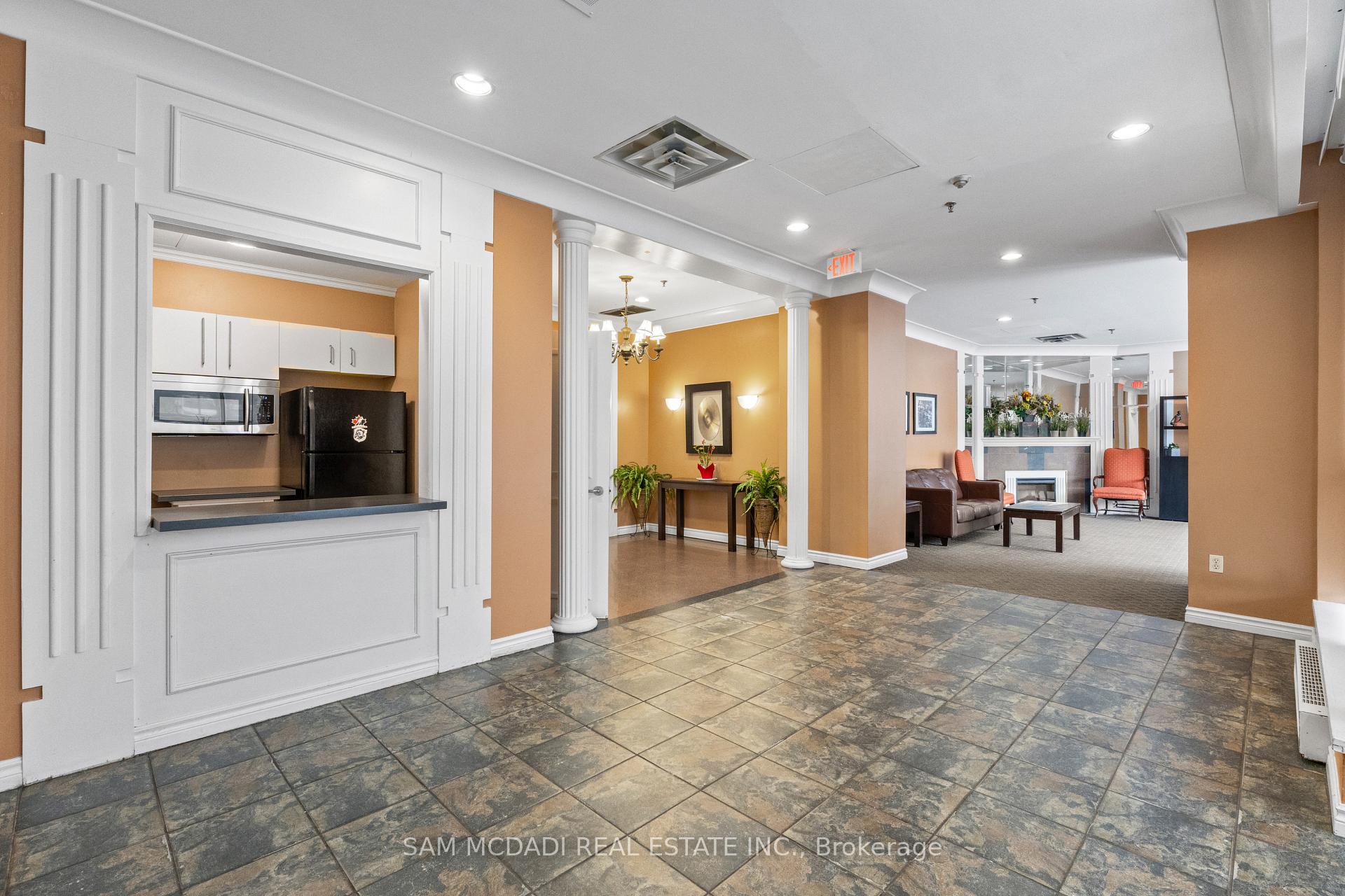 75 King Street E 1105