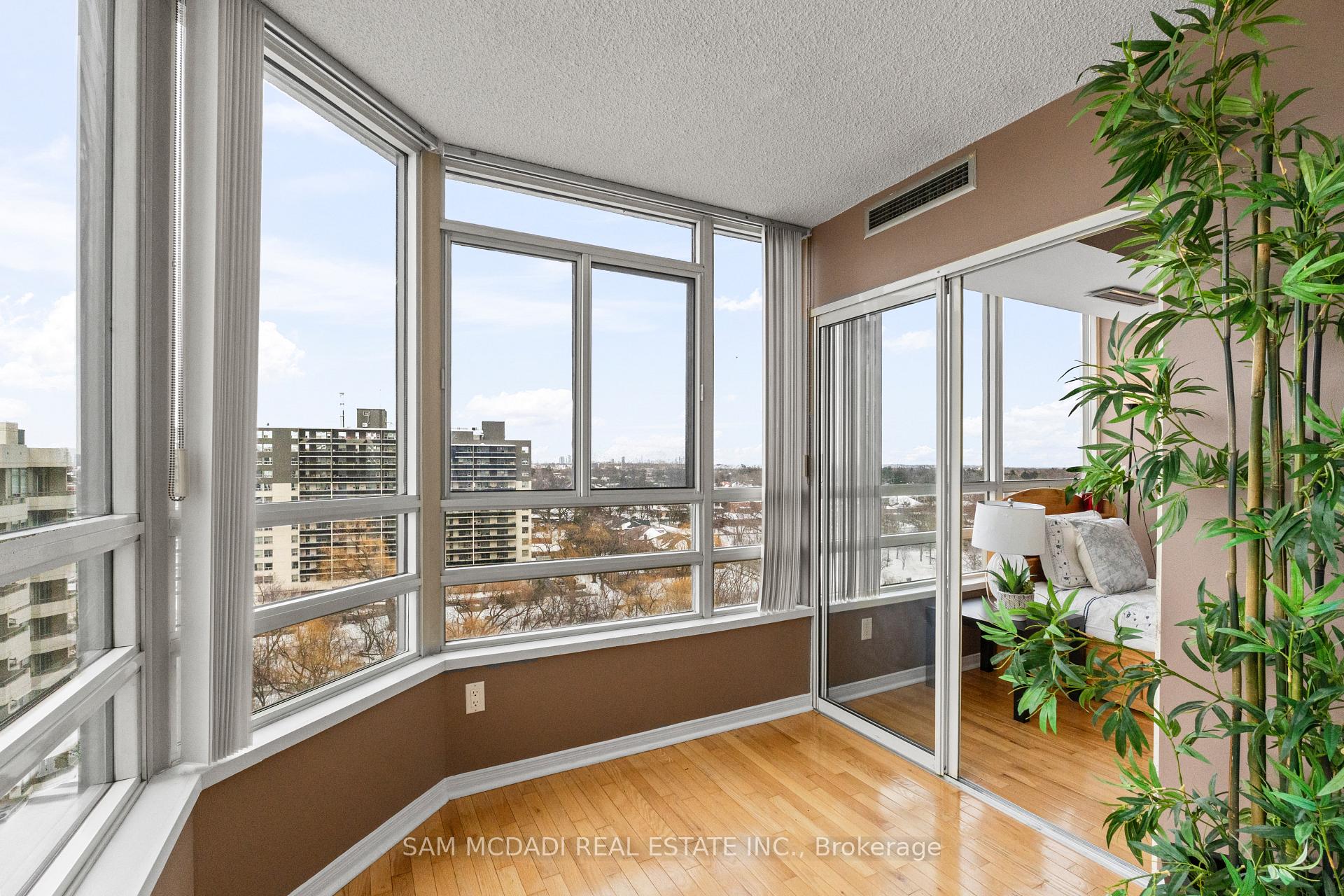 75 King Street E 1105