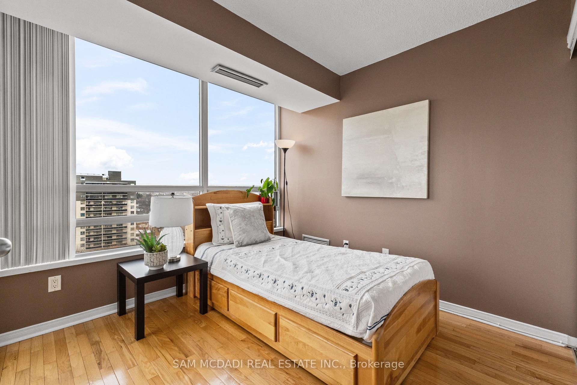 75 King Street E 1105