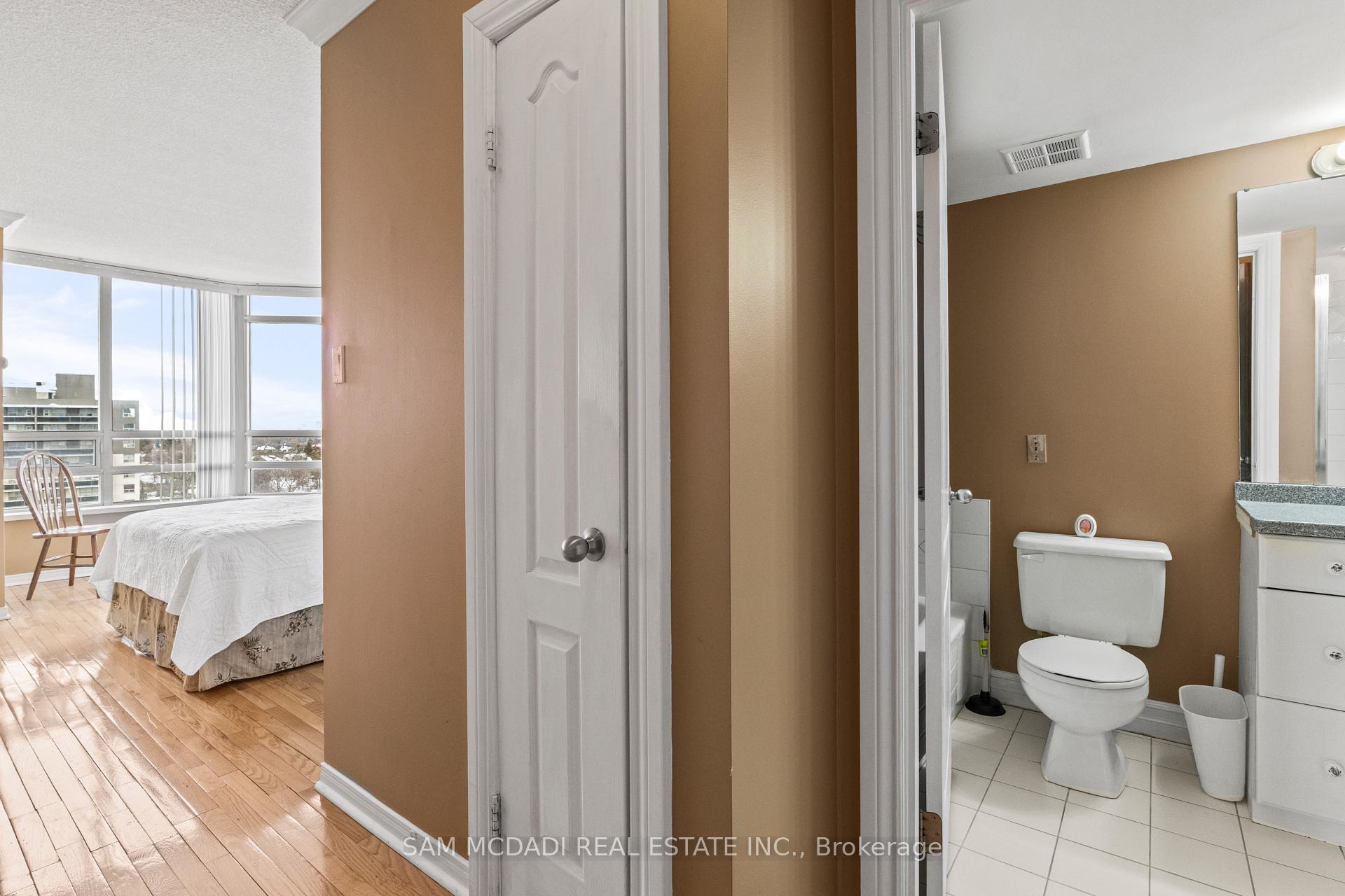 75 King Street E 1105