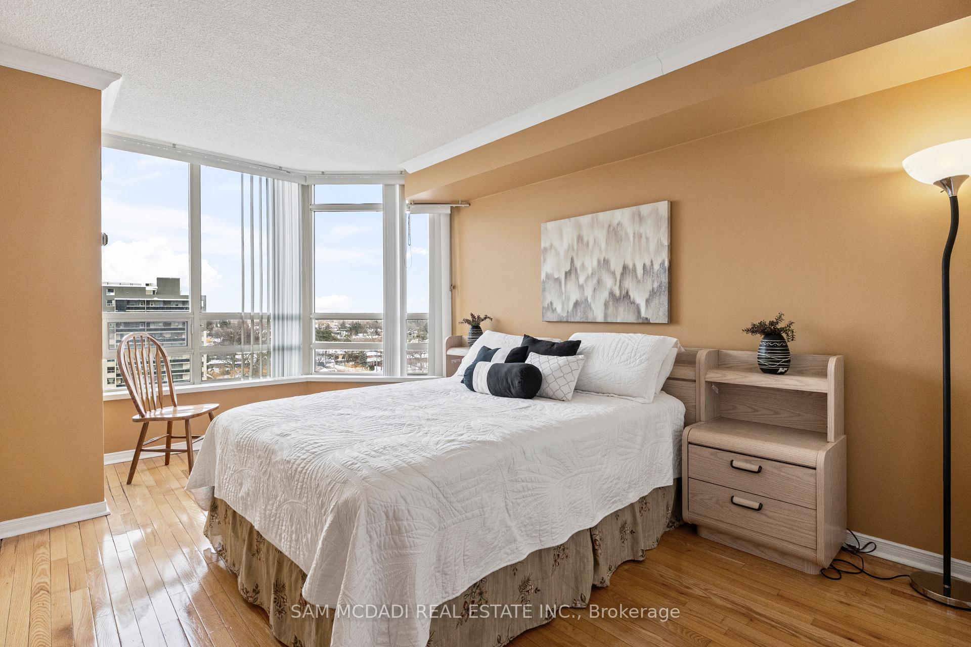 75 King Street E 1105