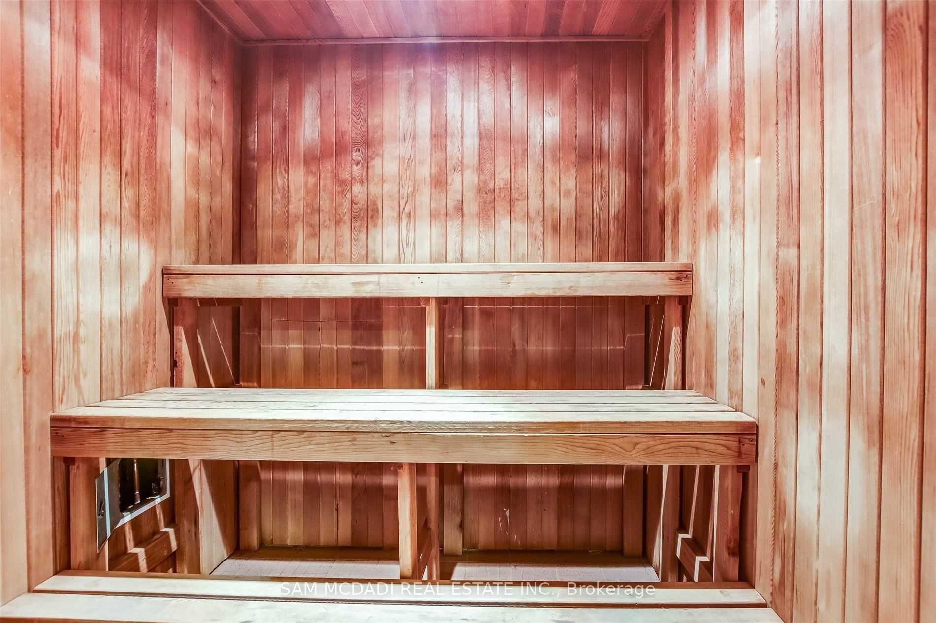 75 King Street E 1105