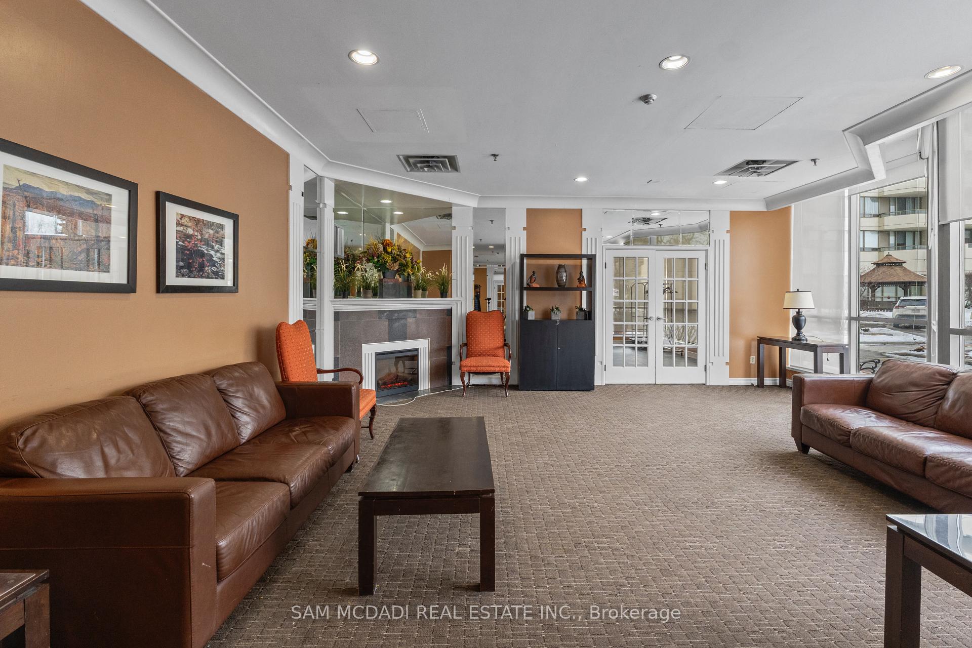 75 King Street E 1105