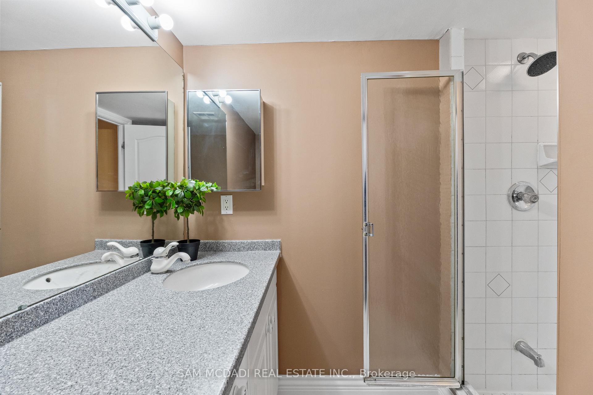 75 King Street E 1105