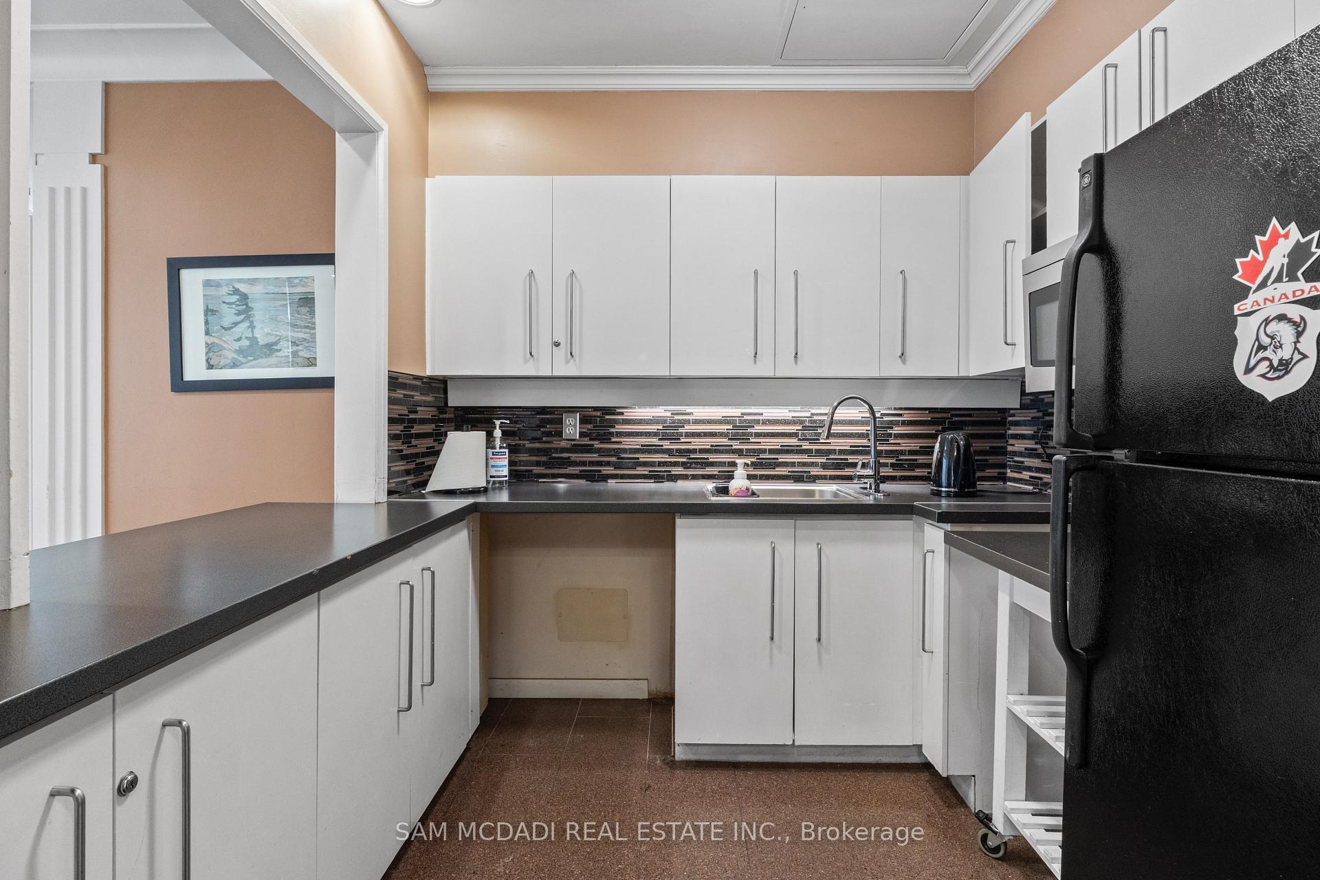 75 King Street E 1105