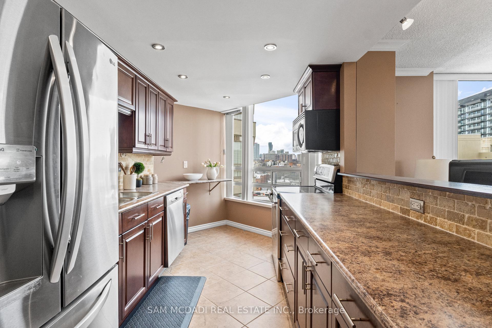 75 King Street E 1105