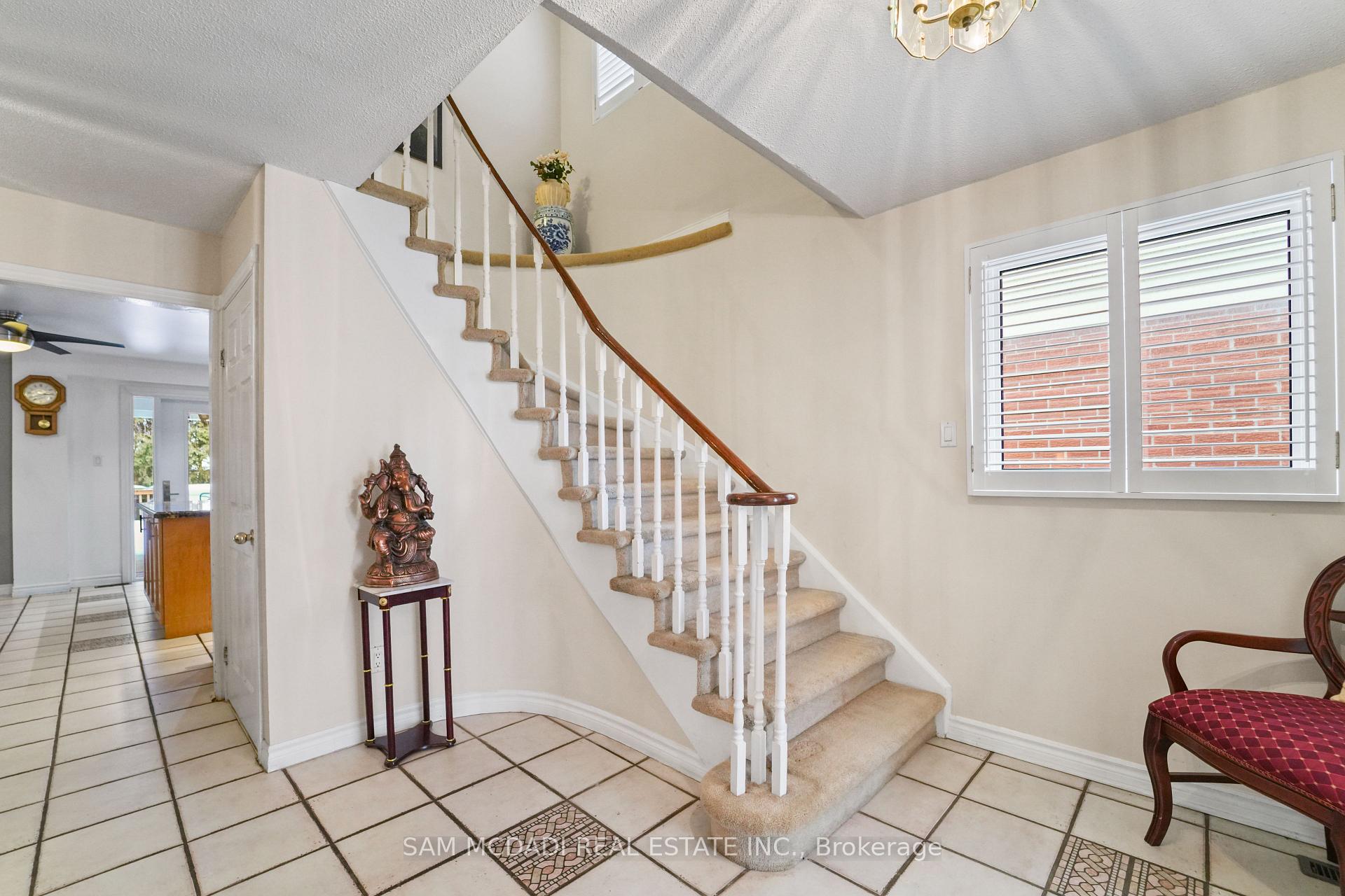 1004 Queensbridge Drive