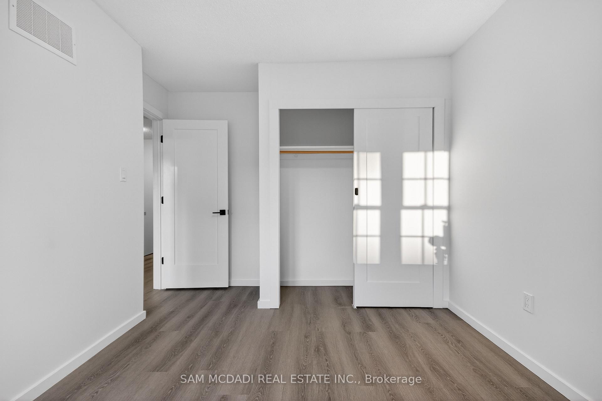 2120 Rathburn Road E 43