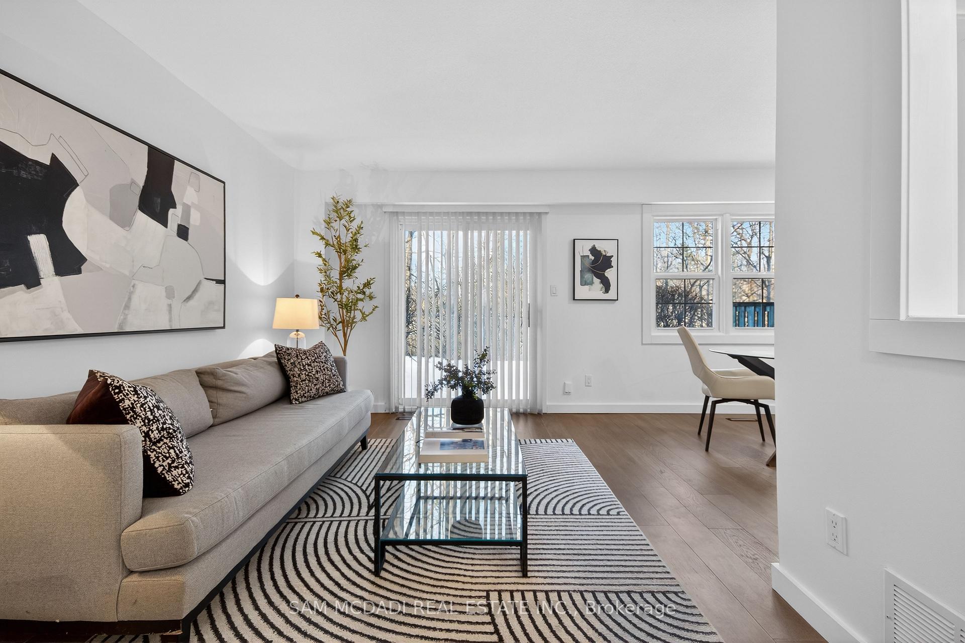 2120 Rathburn Road E 43