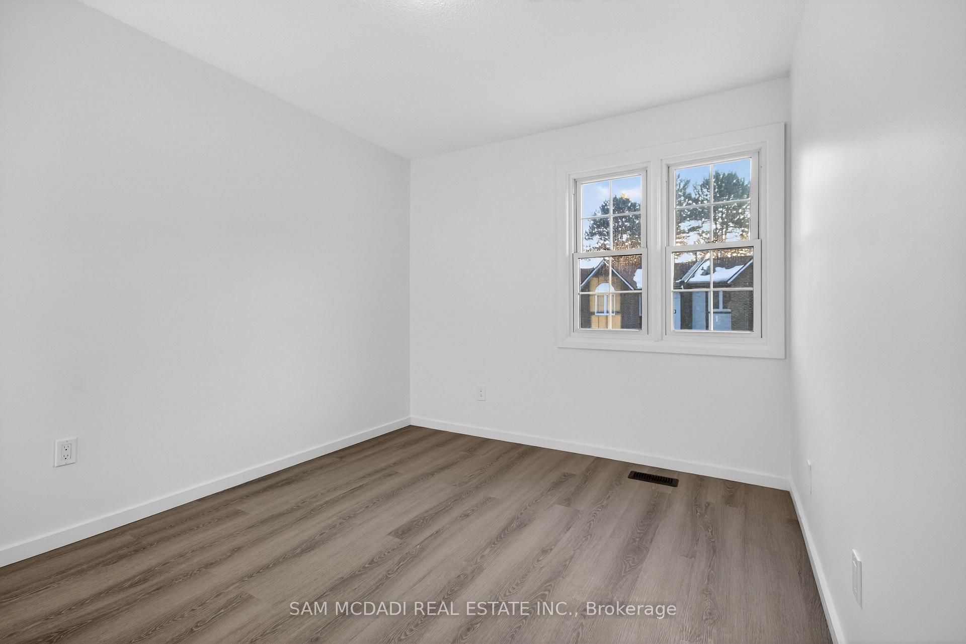 2120 Rathburn Road E 43