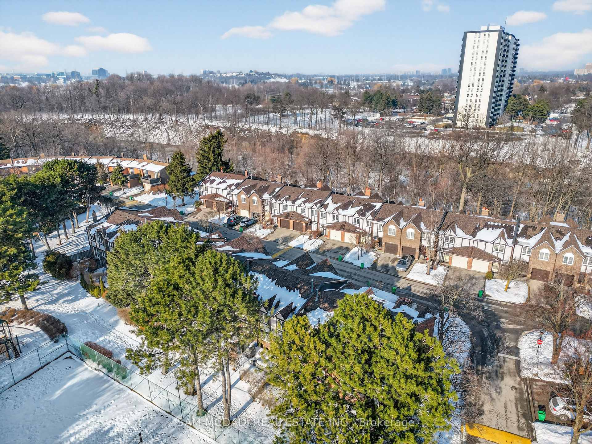 2120 Rathburn Road E 43