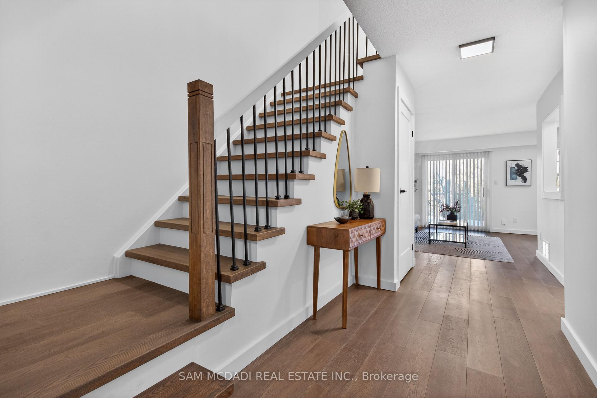 2120 Rathburn Road E 43