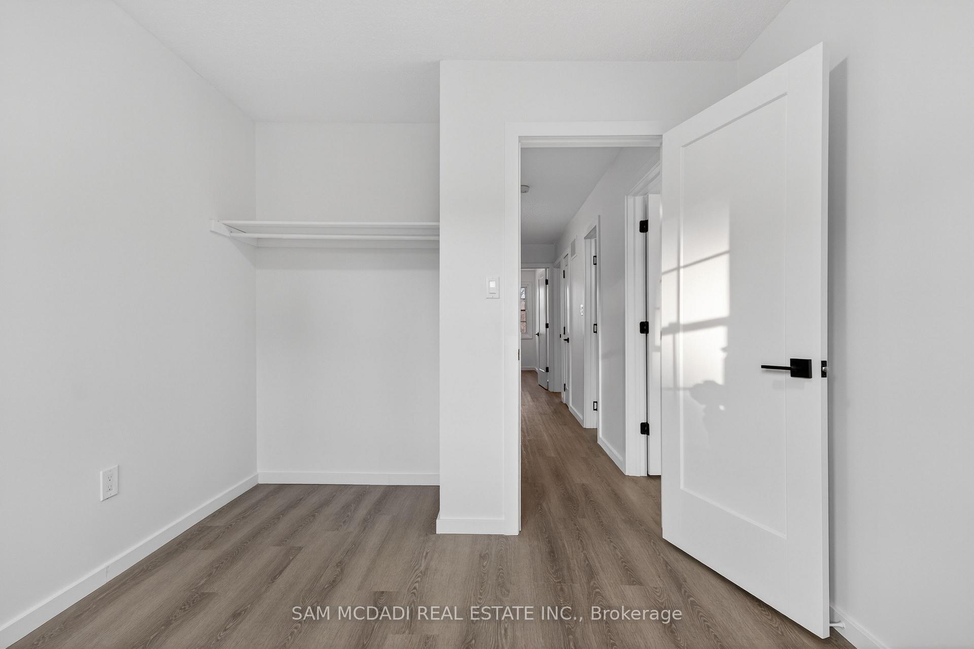 2120 Rathburn Road E 43