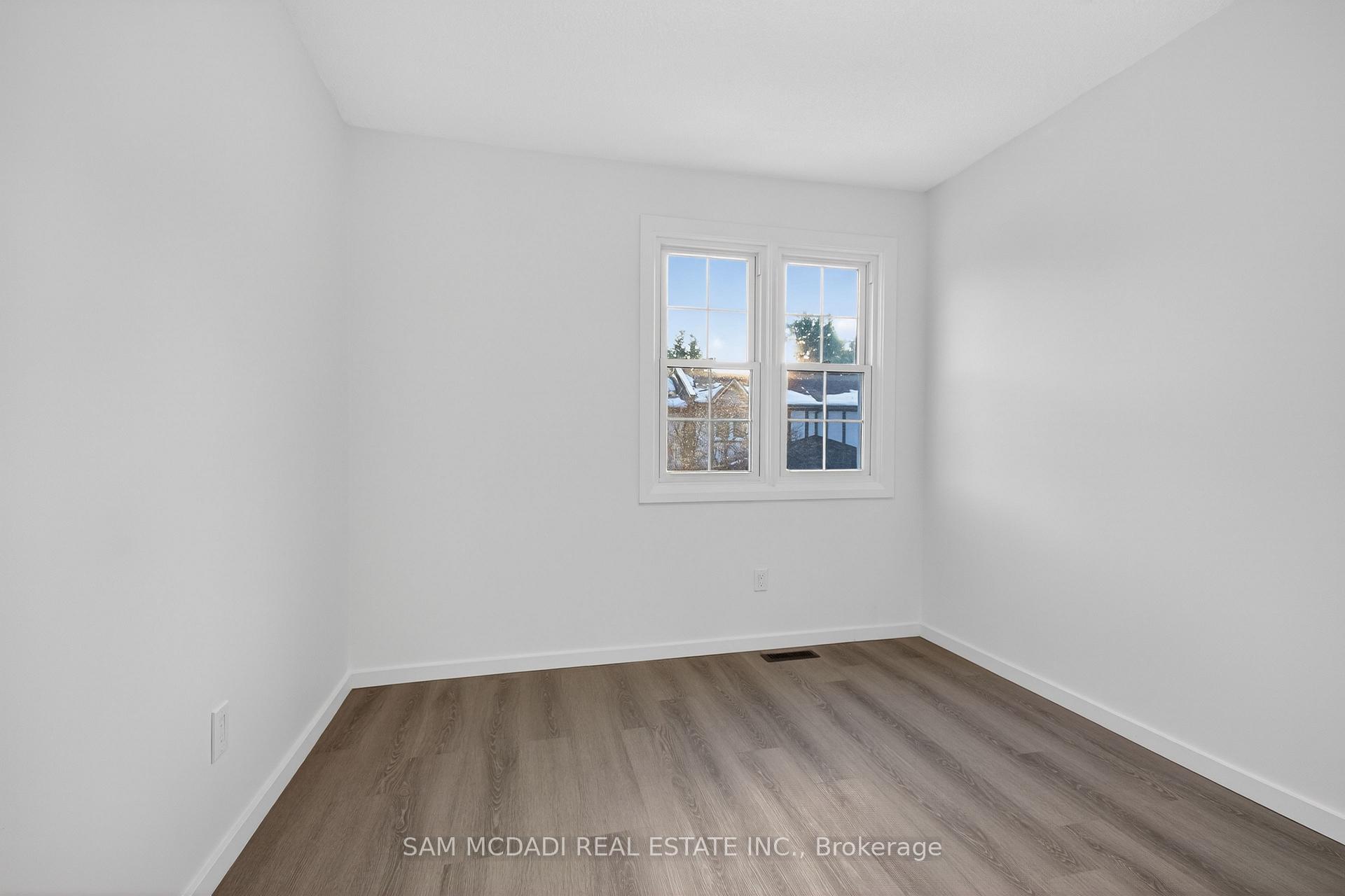 2120 Rathburn Road E 43